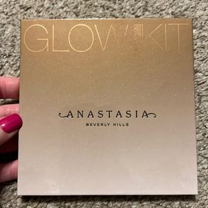 Anastasia Beverly Hills glow kit